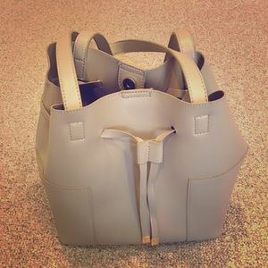 Very classy lightweight shoulder purse.